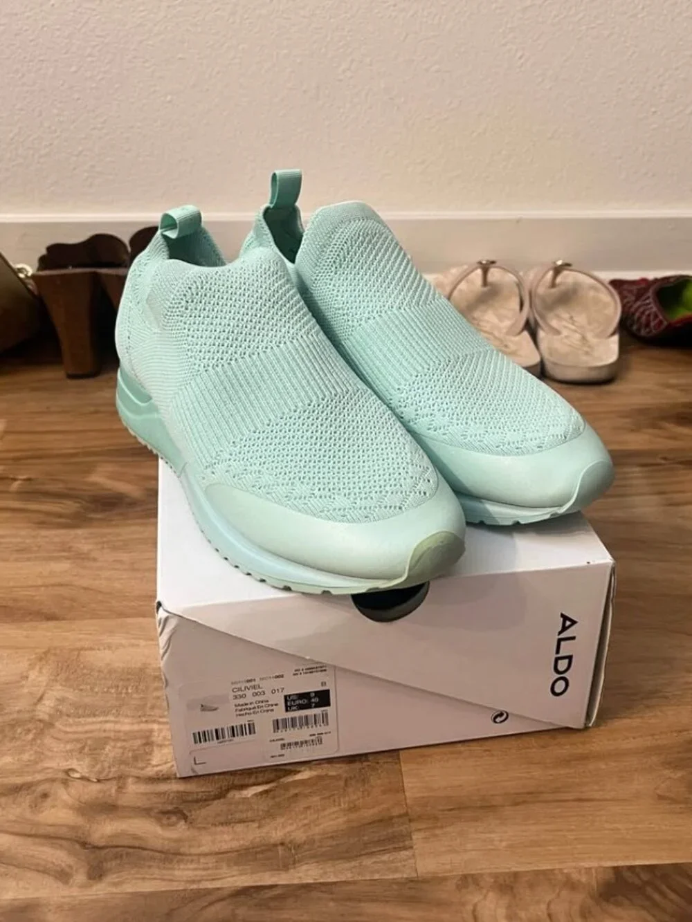 ALDO Ciliviel Low Top Sneaker (Size 9)